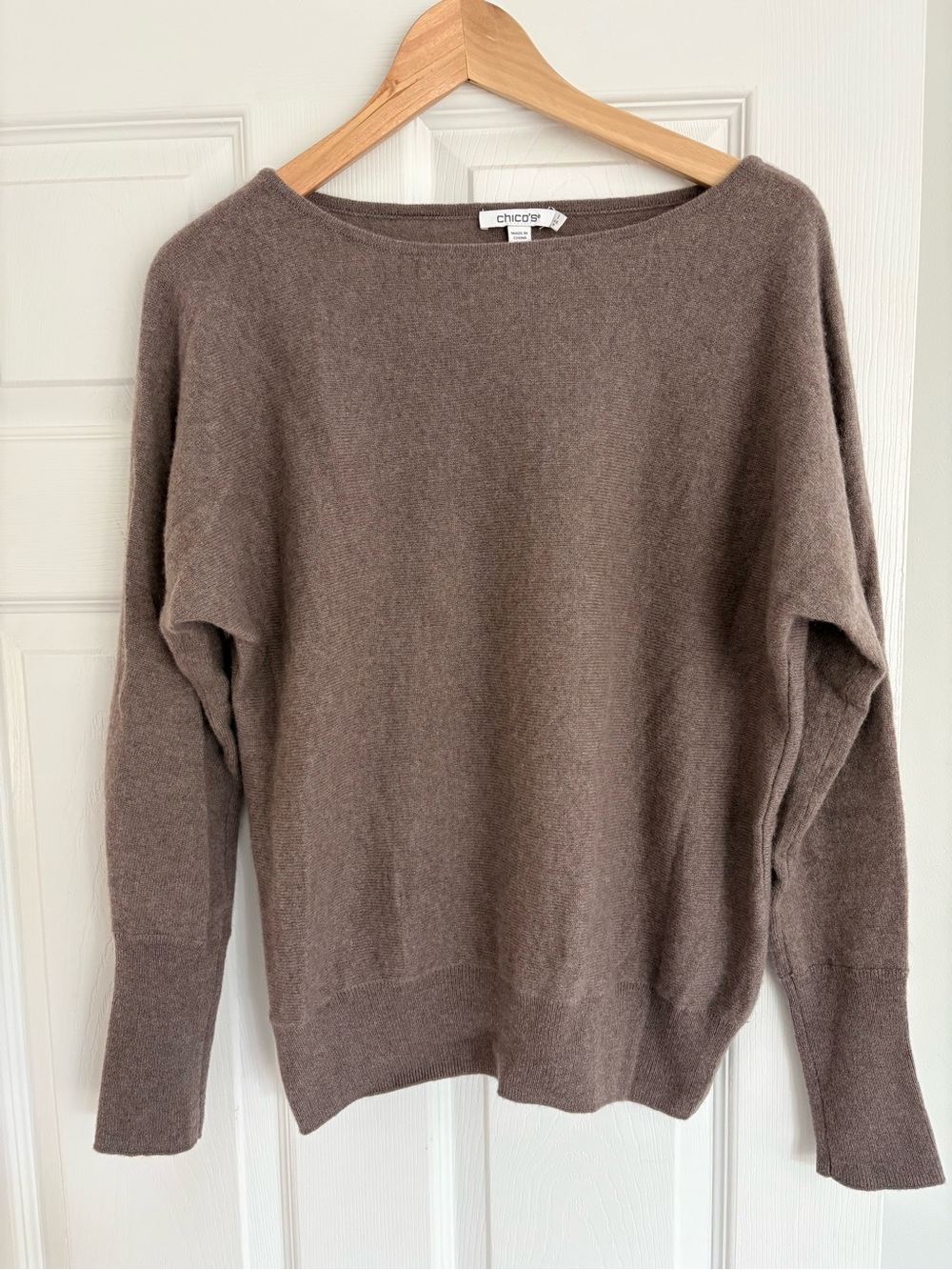 Chico’s 100% Cashmere Bateau Boatneck Dolman Sweater Taupe Size 1 M